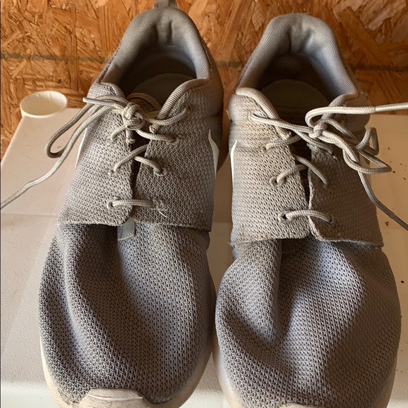 Nike | Shoes | Nike Roshan Shoes Used 